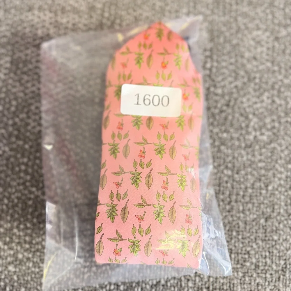 Brooks Brothers Makers Tie Silk Printed In Italy Pink Floral Leaf Silk Necktie